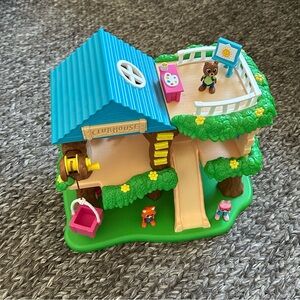 Lakeshore Learning Animal Friends Clubhouse